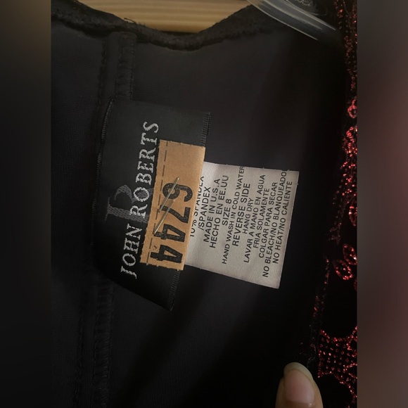 Red and black shimmering sleeveless top size 8 - Picture 3 of 3